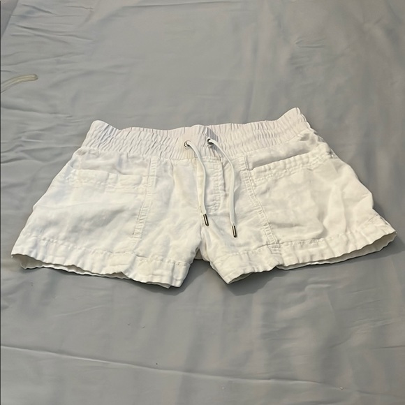 Athleta Pants - Athleta White Women's Athletic Shorts Drawstring waist Size 4
